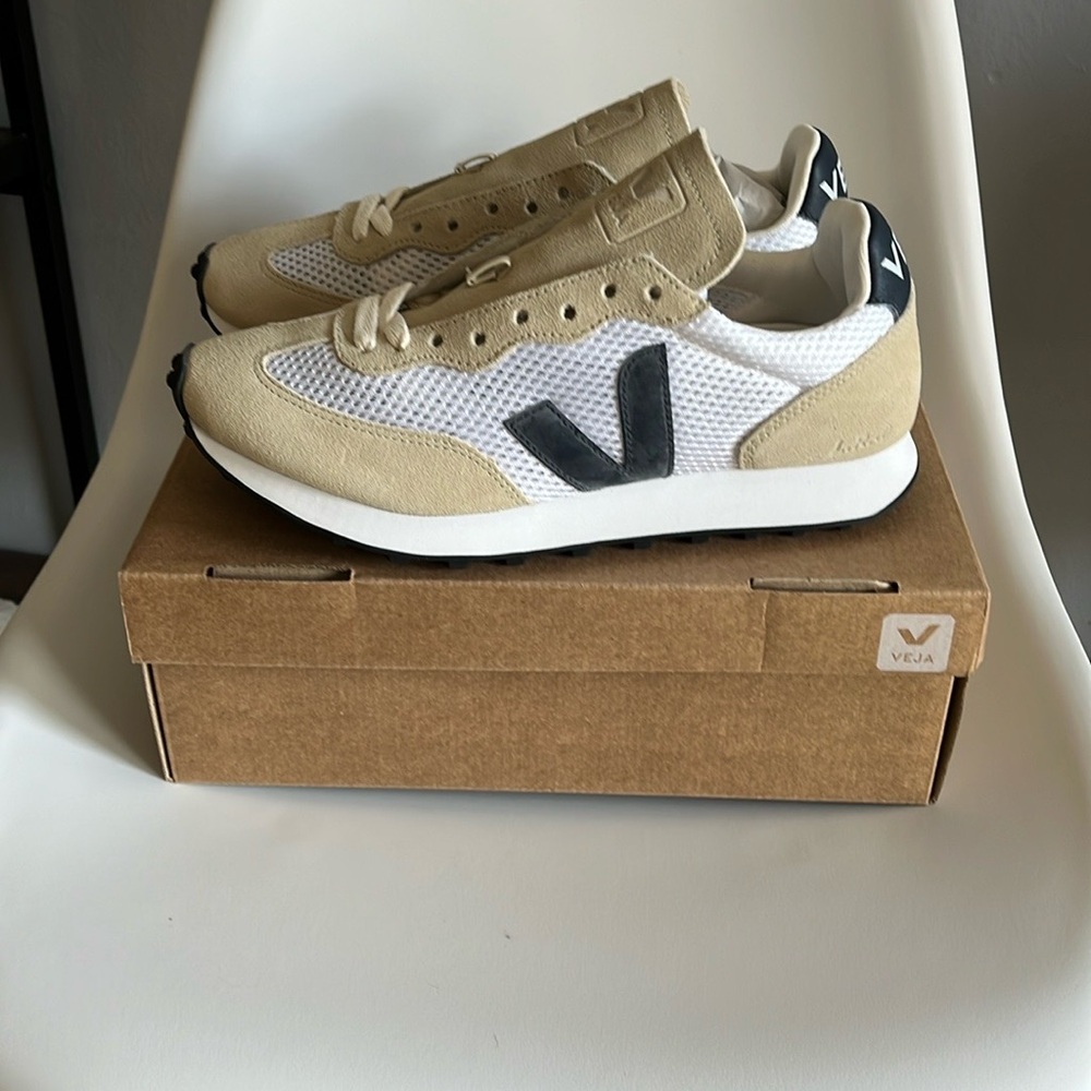 Veja Rio Branco Sneakers. New NIB